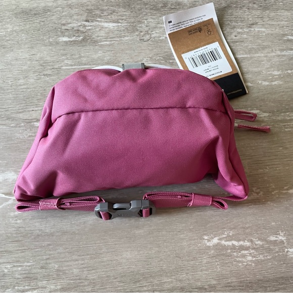 The North Face Jester Lumbar Pack/Fanny pack in Red Violet/TNF White (pink) - Picture 8 of 11